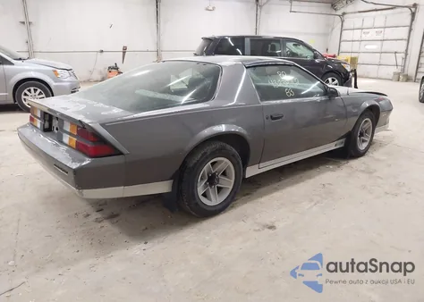 1983 Chevrolet Camaro из США, поврежденный, VIN 1G1AP87S4DN151866